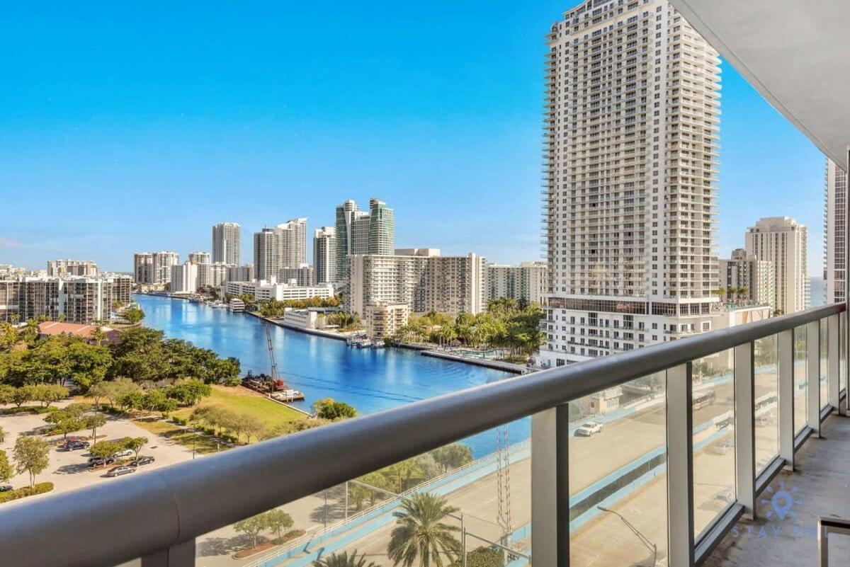 Infinite Views, Amazing Pool, Gym, Near Beach ฮาลลันเดลบีช ภายนอก รูปภาพ